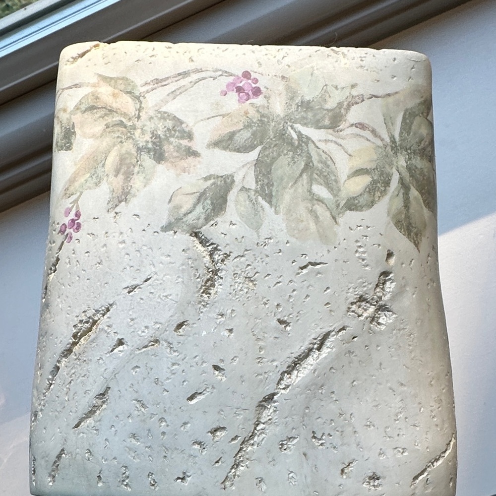 Floral Textured Tissue Cover - Picture 6 of 9